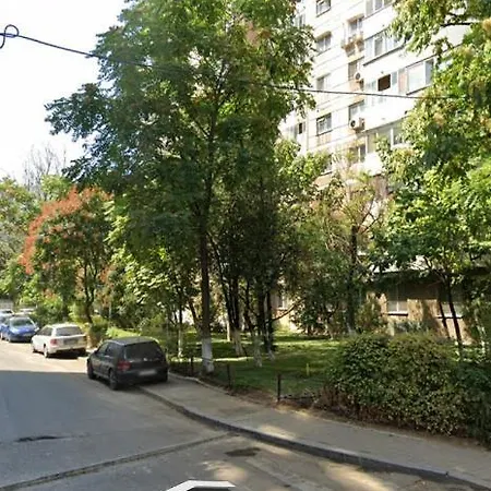 Cozy Retreat, Obor Market & Metro