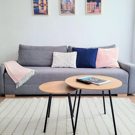 Cozy Retreat, Obor Market & Metro