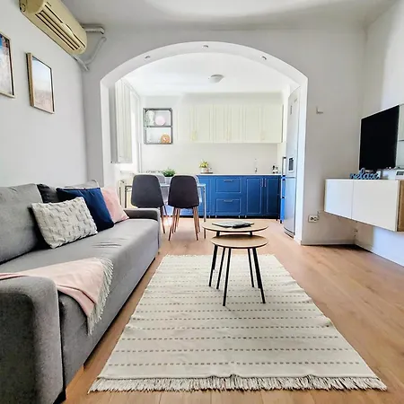 Cozy Retreat, Obor Market & Metro Apartment Bucharest