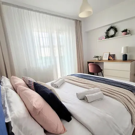 Cozy Retreat, Obor Market & Metro Appartement