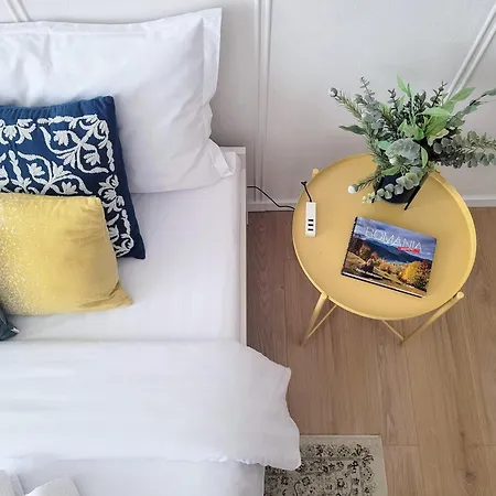 Cozy Retreat, Obor Market & Metro