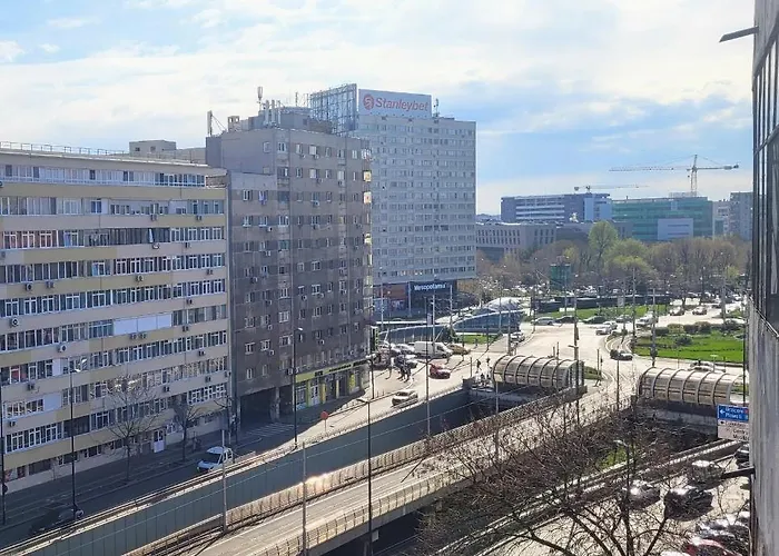 Апартаменти Cozy Retreat, Obor Market & Metro *