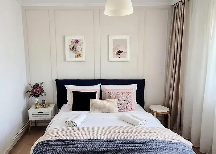 Cozy Retreat, Obor Market & Metro