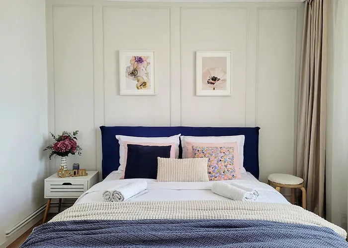 Cozy Retreat, Obor Market & Metro *